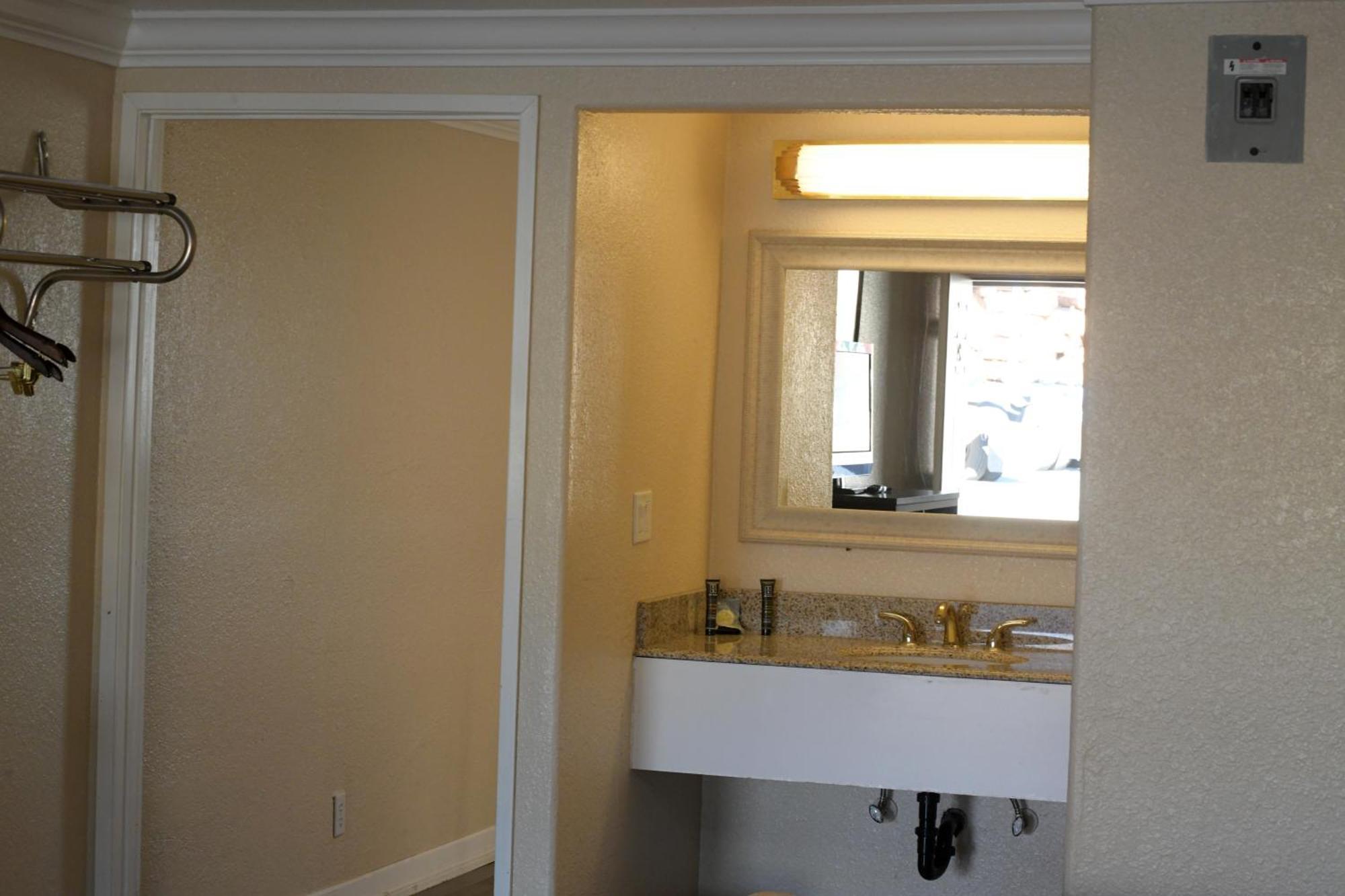 A-1 Budget Motel Klamath Falls Exterior photo